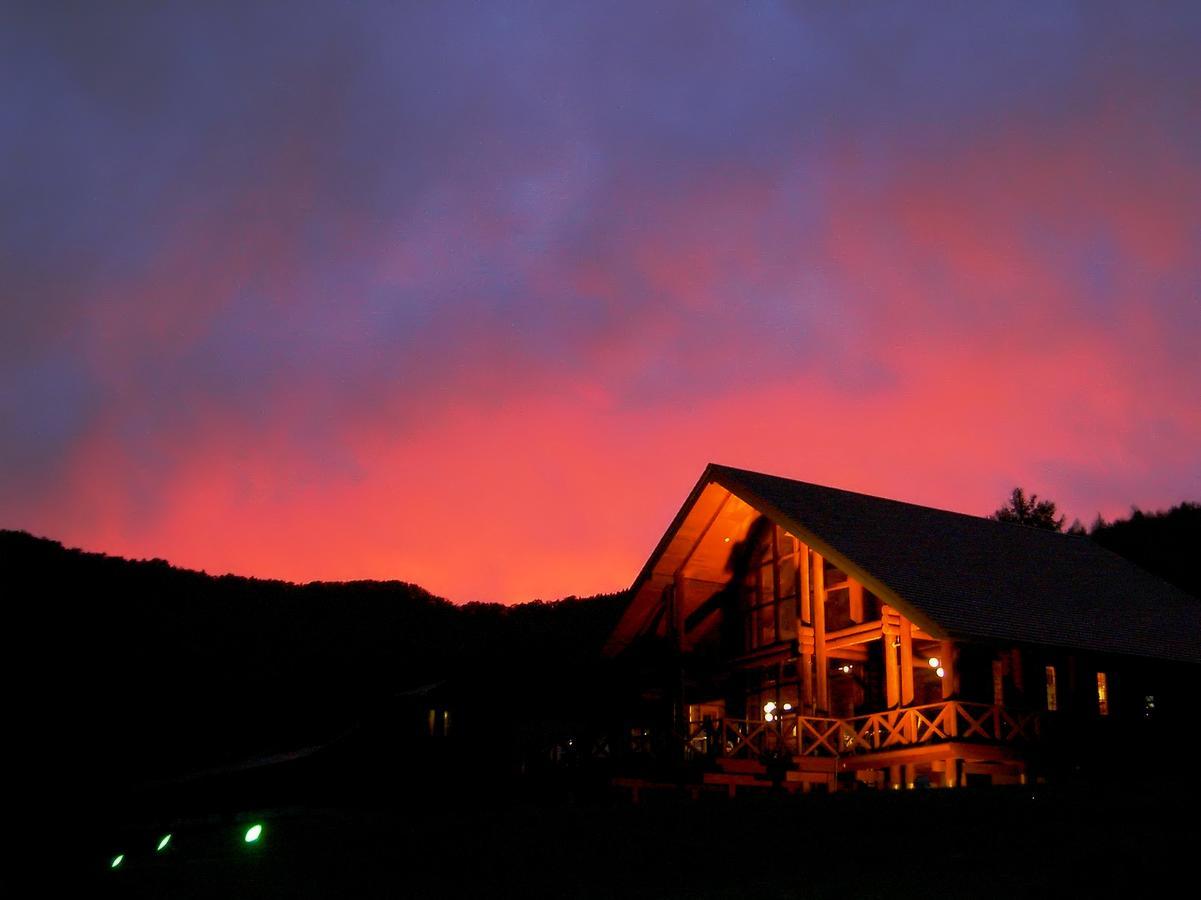 Log Hotel Larch Lake Kanayama Minamifurano Esterno foto