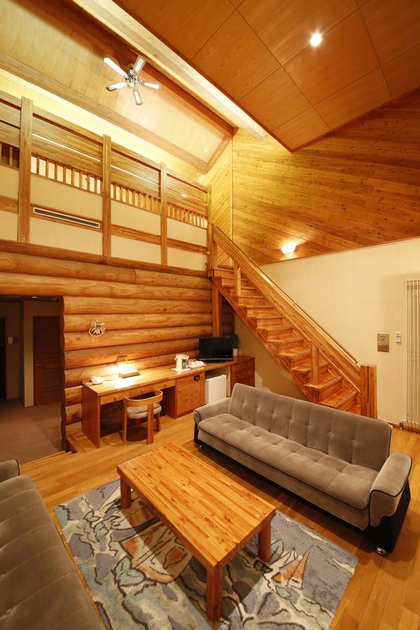 Log Hotel Larch Lake Kanayama Minamifurano Camera foto