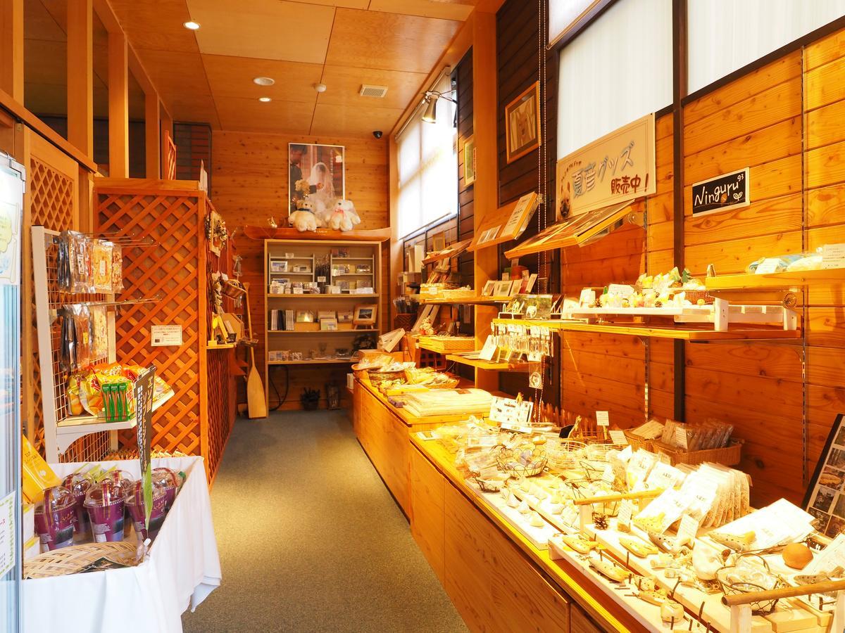 Log Hotel Larch Lake Kanayama Minamifurano Esterno foto